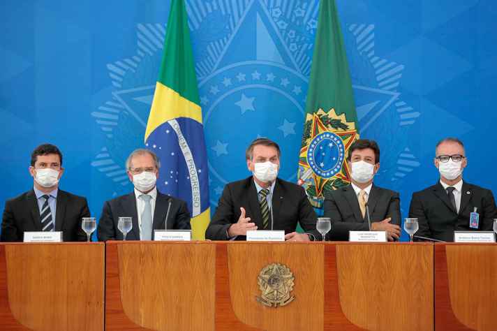 Pesquisa do Cedeplar analisou medidas de combate à pandemia tomadas pelo governo federal até 15 de abril
