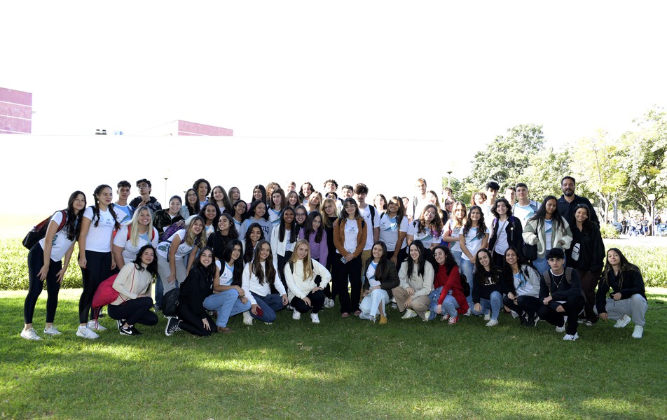 Turma de 67 estudantes da Escola Sophis, de Divinópolis