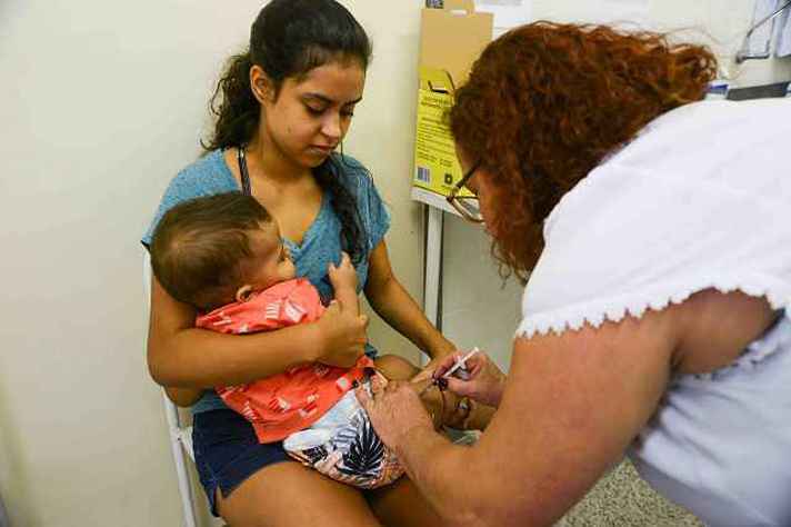 Crianças devem ser vacinadas na primeira etapa da campanha contra o gripe