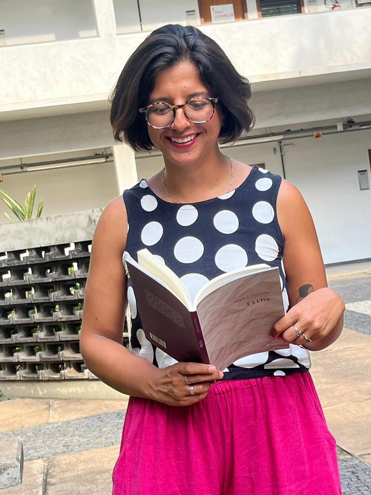 'Filha' é o romance de estreia da professora, que lhe rendeu um lugar entre finalistas do 65º Prêmio Jabuti