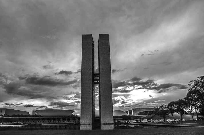 Brasília é palco de crise política entre os três poderes