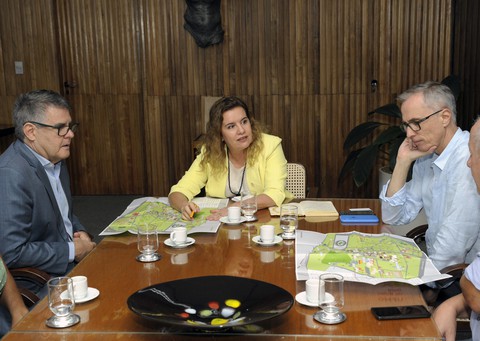 Sandra Goulart e Paulo Brant (à esquerda) conversaram possibilidades de cooperação entre UFMG e PBH