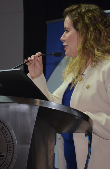 Sandra Regina Goulart Almeida, reitora da UFMG, relembrou motivações para criação da cátedra