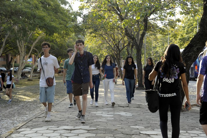 Foto: Jebs Lima | UFMG Movimentação de estudantes no campus Pampulha, onde está concentrada a maioria das atividades da UFMG