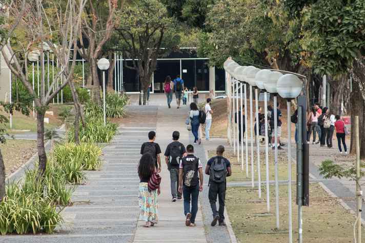 Estudantes no campus Pampulha, em Belo Horizonte