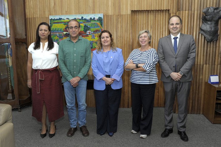 Bárbara Orfanò, Miguel Arroyo, Sandra Goulart Almeida, Carmen Vargas e Aziz Tuffi Saliba
