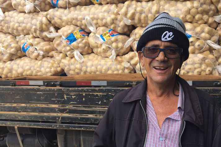 Produtor de batatas, Luiz Roberto de Carvalho, já acumula prejuízos