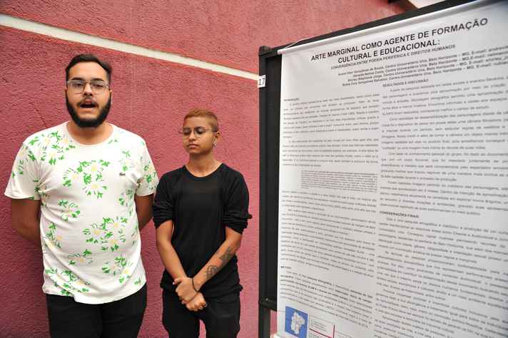 A poesia slam foi objeto de trabalho apresentado pelos estudantes da UNA André Gonçalves e Shirley Jorge