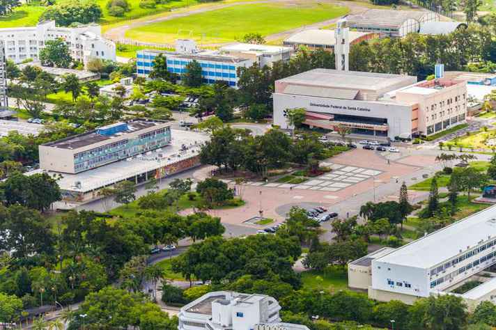 Vista aérea da Praça da Cidadania, no campus da UFSC em Florianópolis