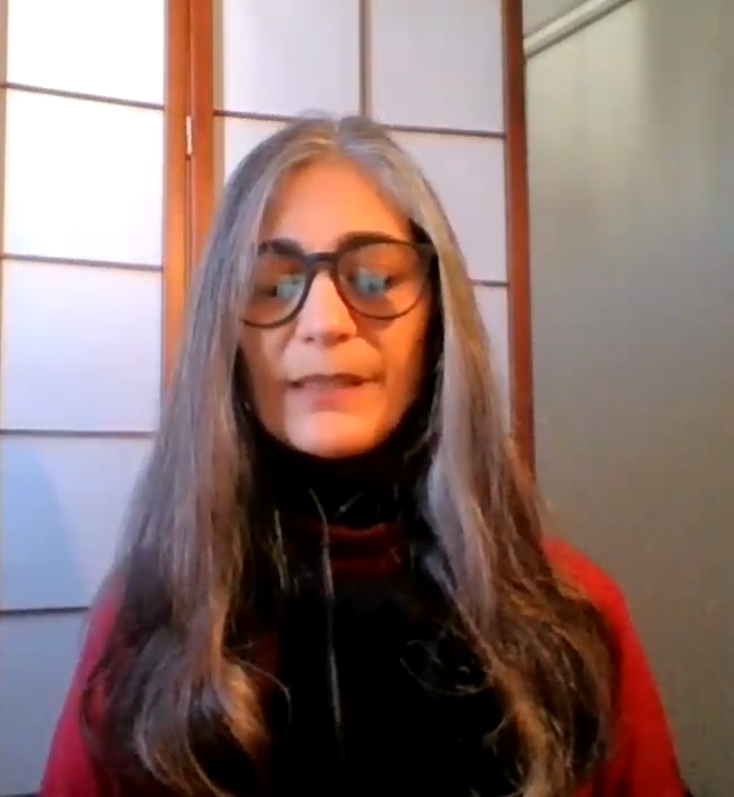 A professora Heliana Mello, da Fale, transmite pelo YouTube aulas de práticas meditativas