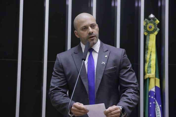 Deputado Daniel Silveira (PTB-RJ), condenado pelo STF por estímulo a atos antidemocráticos e ataques a ministros da corte, teve o perdão da pena concedido pelo presidente Jair Bolsonaro.