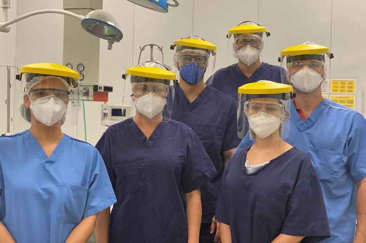 Equipe de anestesistas do Hospital Risoleta Tolentino Neves devidamente paramentada: