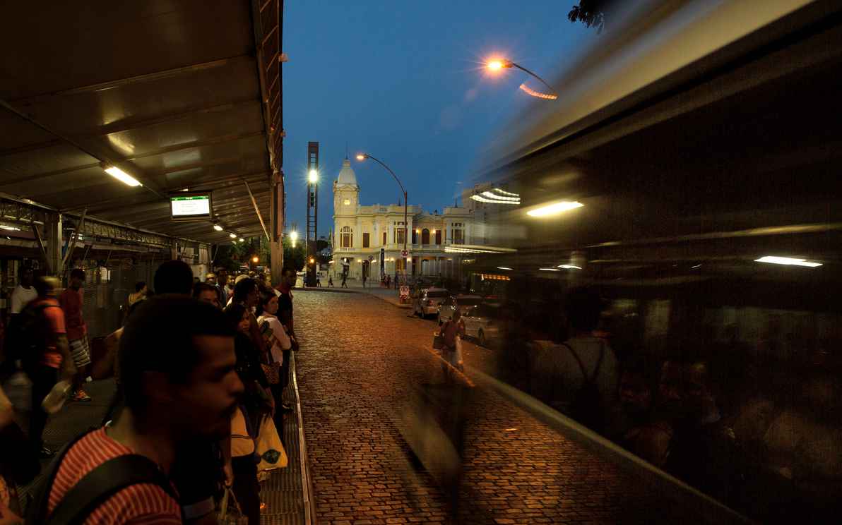 Rua Aarão Reis nas imediações da Praça da Estação