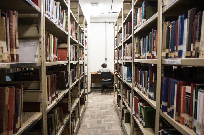 Biblioteca da Faculdade de Direito, unidade que sedia os cursos de mestrado e doutorado