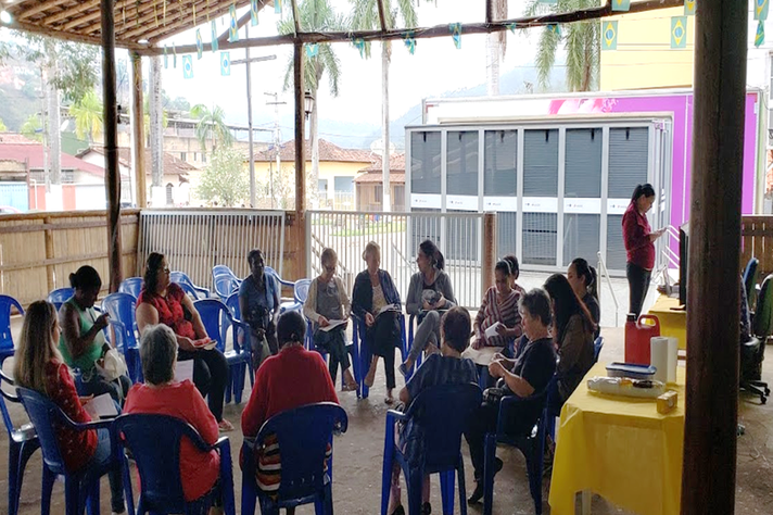 Ação educativa do Internato Rural, com grupo de mulheres, no município de Dom Joaquim