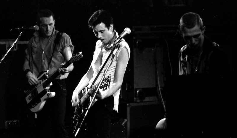 A banda The Clash é um dos nomes fundamentais da história do punk rock. Aqui em apresentação em 1980.