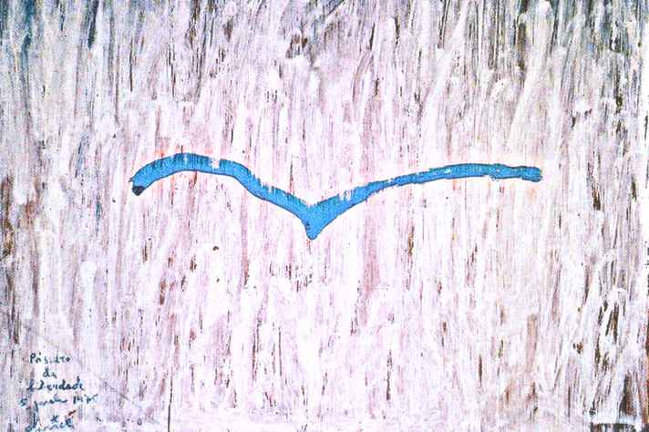 Pássaro de liberdade, de 1975, obra da escritora em técnica mista sobre madeira