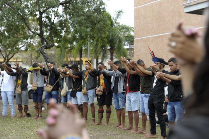 Estudantes da Formação Intercultural para Educadores Indígenas da UFMG no campus Pampulha