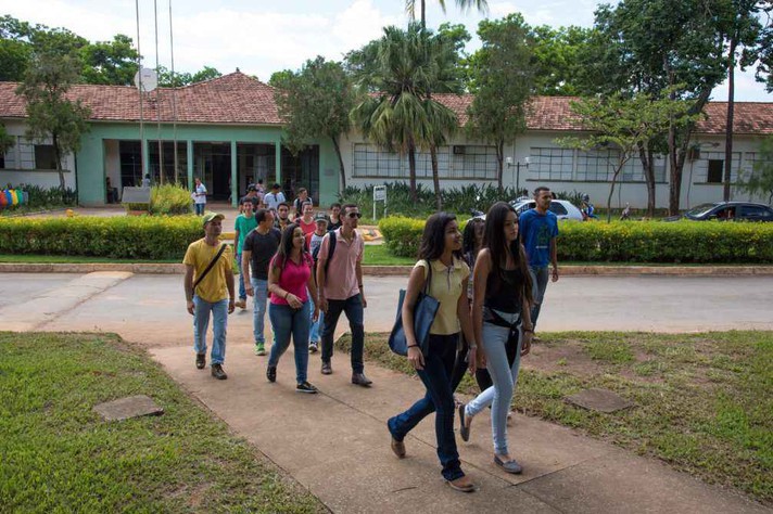 Estudantes no campus de Montes Claros: