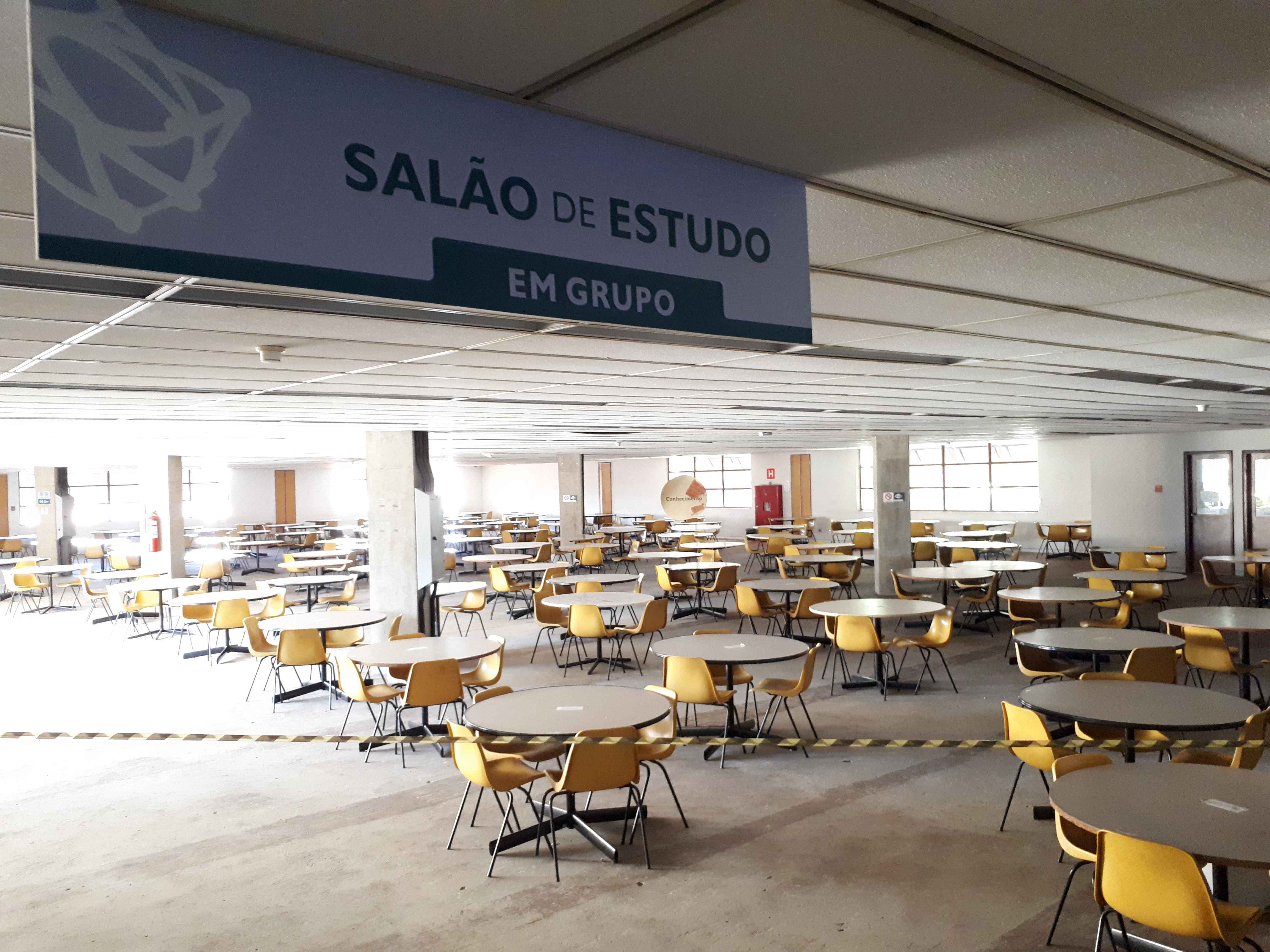 Salão de estudo da Biblioteca Universitária vazio em meio à pandemia: volta se dará em novas bases