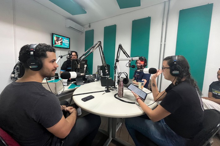 Estudantes da UFMG e profissionais da Rádio no quadro 'Vagão do esporte'