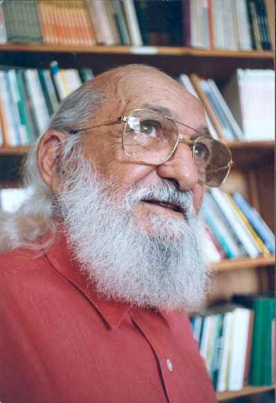 Freire nasceu em 19 de setembro de 1921, em Recife, Pernambuco.