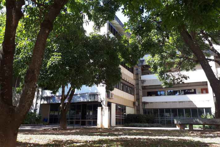 Prédio da Faculdade de Letras, no campus Pampulha: cursos são ofertados pela Unidade