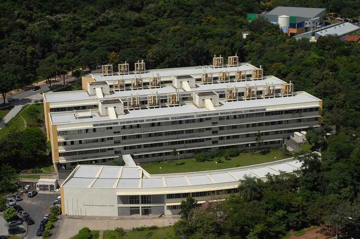 Foto: Foca Lisboa | UFMG Vista aérea do prédio da Faculdade de Farmácia, sede do Programa de Pós-graduação em Ciência de Alimentos
