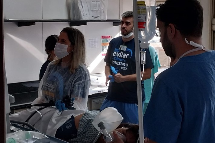 Foto: Arquivo Hospital das Clínicas UFMG/Ebserh Paciente sendo submetido à colonoscopia no mutirão de 2024