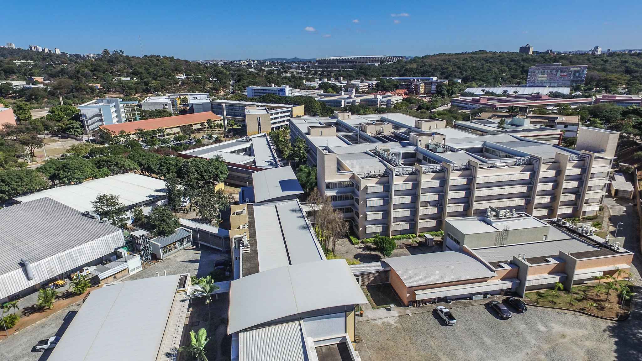 Vista aérea do campus Pampulha, que concentra a maioria das unidades acadêmicas da UFMG: aulas continuam em modo remoto