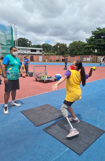 Crianças e jovens com idade entre 7 e 20 anos participam de atividades esportivas no Festival Paralímpico Loterias Caixa  no sábado, 24.