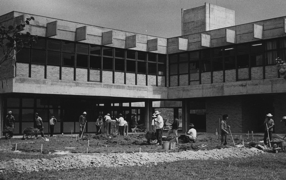 Construção da Escola de Belas Artes em 1971