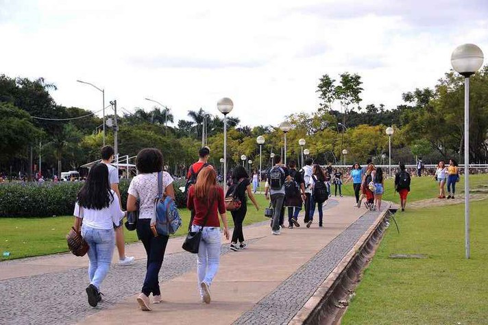 Movimentação de estudantes no campus Pampulha