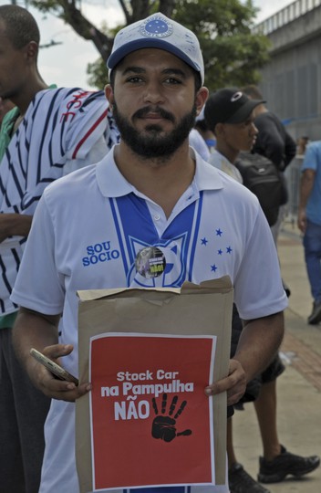 Torcedor do Cruzeiro, Mateus Brito resolveu apoiar a manifestação