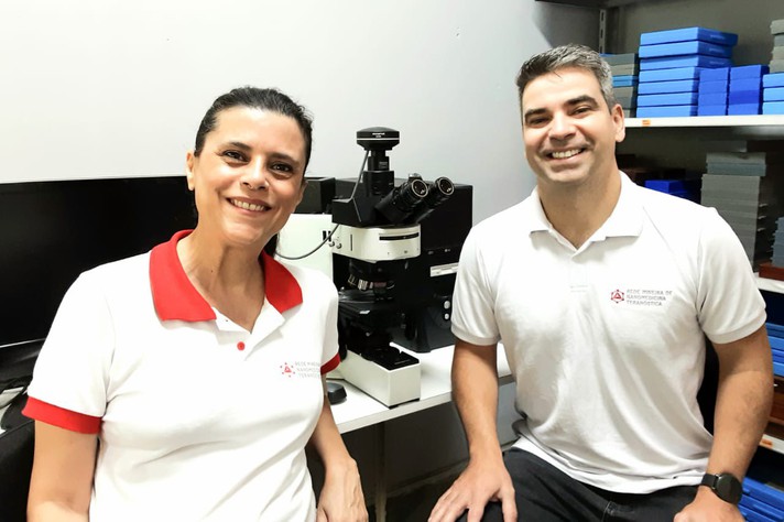 Lidia Andrade e o professor Guilherme Costa, supervisor do projeto de pesquisa