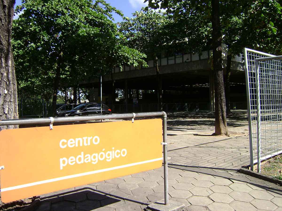 Entrada do Centro Pedagógico, no campus Pampulha