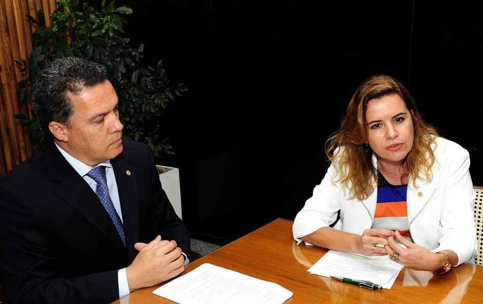 Reitor Jaime Arturo Ramírez, e vice-reitora Sandra Regina Goulart Almeida
