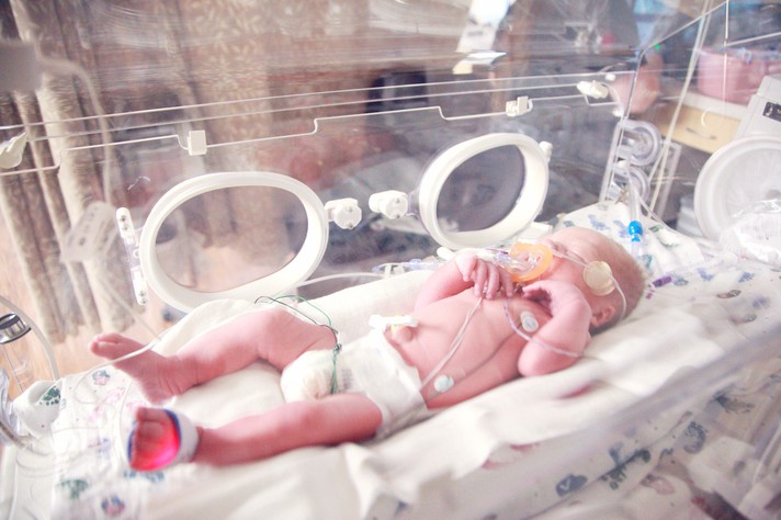 Recém-nascidos são os mais vulneráveis a possíveis falhas na terapia intravenosa