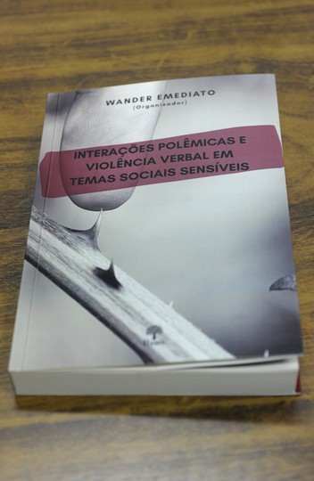 Livro 'Interações polêmicas e violência verbal em temas sociais sensíveis', organizado por Wander Emediato