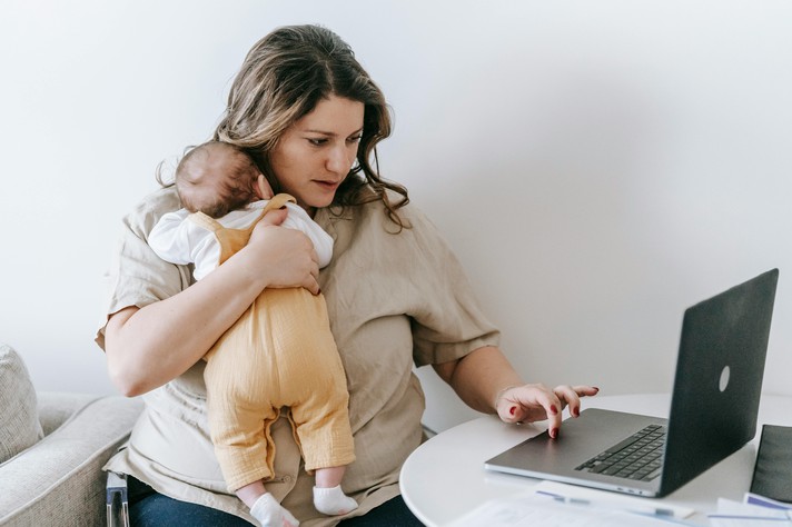 Conflitos entre família e trabalho são mais intensos para mulheres, atesta pesquisa