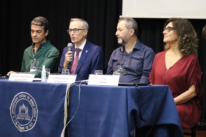 Urbano Sidoncha, Alessandro Moreira, Fernando Micarelli, Titane na mesa de abertura do Congresso