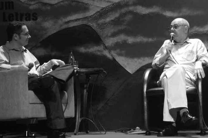João Gilberto Noll (à direita) no Fórum das Letras de Ouro Preto, em 2008