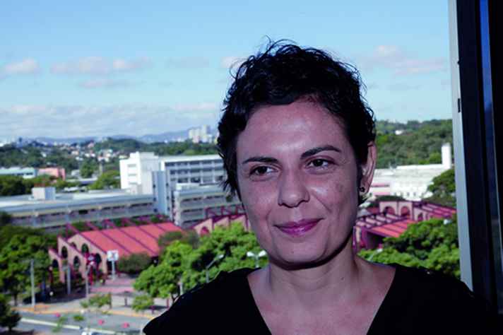 Claudia Mayorga: política institucional conectada com a sociedade
