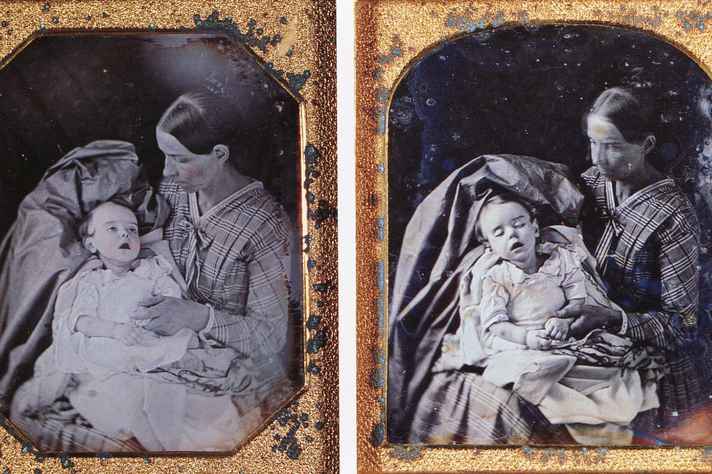 Mulher com o filho morto, em imagens feitas por volta de 1847