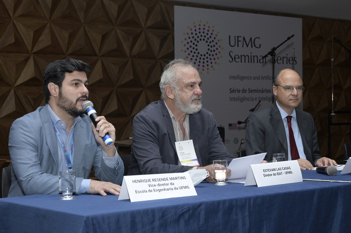 Henrique Martins, Estevam Las Casas e Fernando Reis na mesa de abertura do seminário