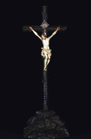 Crucifixo do século 18 em madeira e marfim