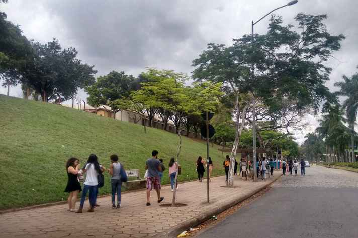 Movimentação no campus Pampulha neste domingo, 5
