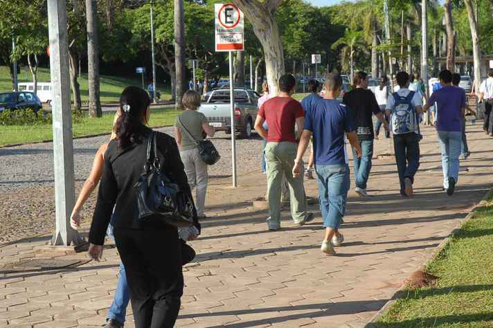 Os campi da UFMG em Belo Horizonte e Montes Claros recebem estudantes presencialmente após dois anos da pandemia