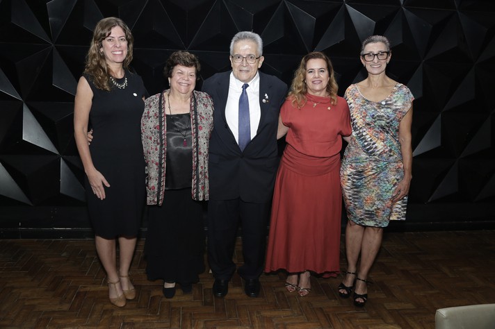 Da esquerda para a direita, Cristina Alvim, Ana Lúcia Gazzola, Francisco Campos, Sandra Goulart e Alamanda Kfoury