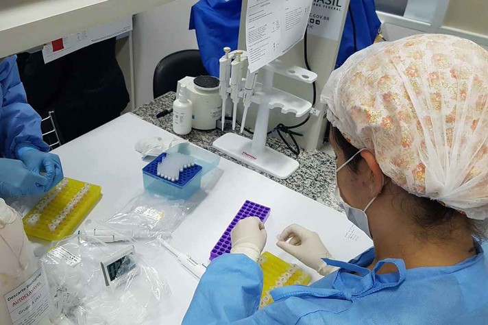 Uma das instalações da UFMG que estão na linha de frente do combate à covid-19, o CT-Vacinas manteve atuação presencial